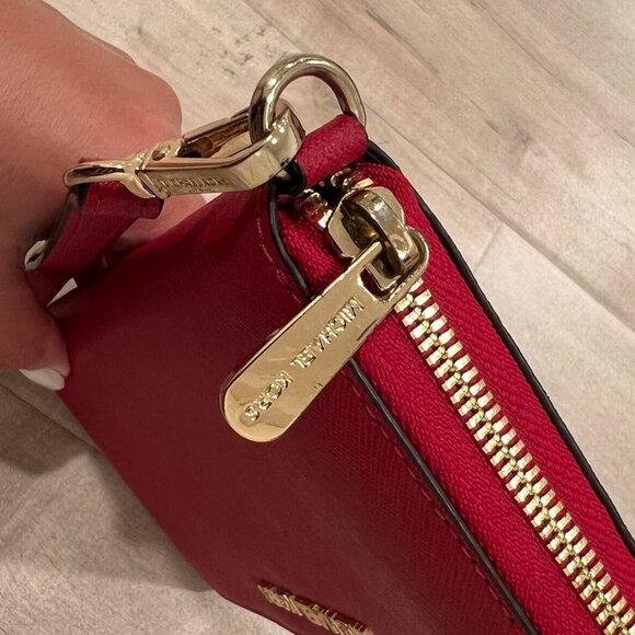 Red Michael Kors large wallet, with wrist strap - Picture 2 of 7